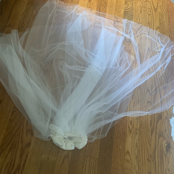 Wedding veil - Picture 3 of 3